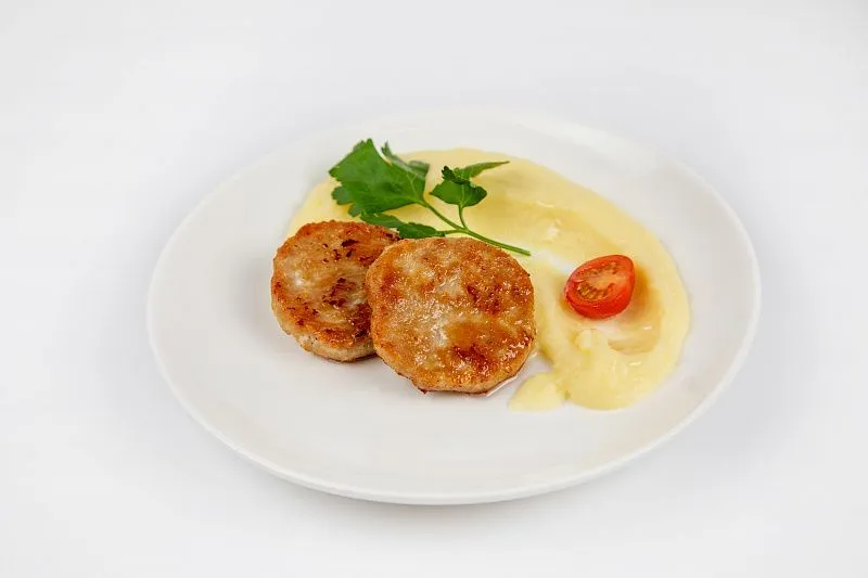 Картофельное пюре с мамиными котлетами