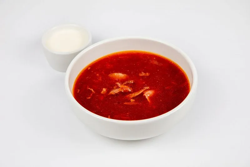 Борщ с говвядиной и сметаной